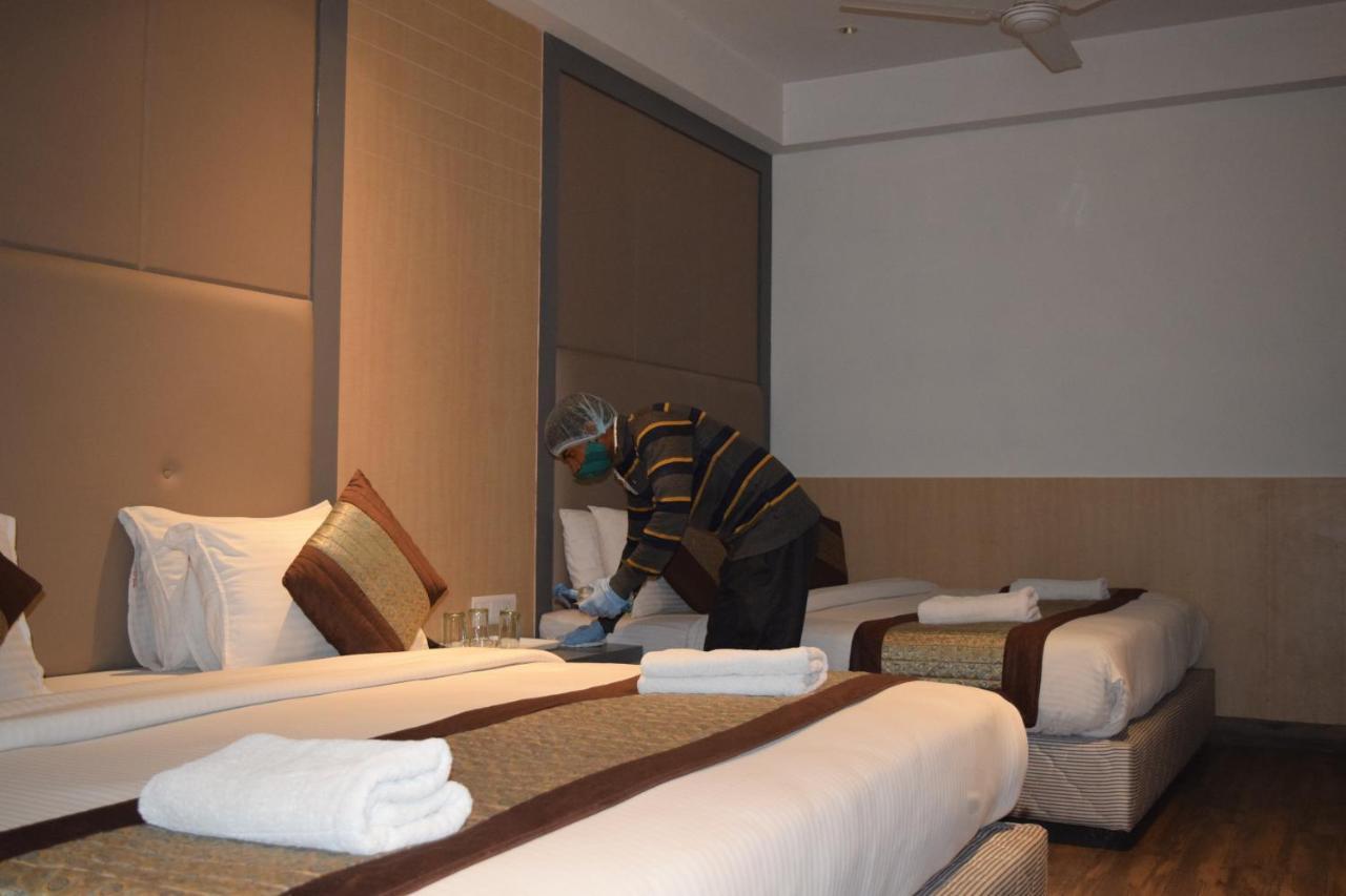 Hotel Superb 5 Mins Walk From New Delhi Station Esterno foto