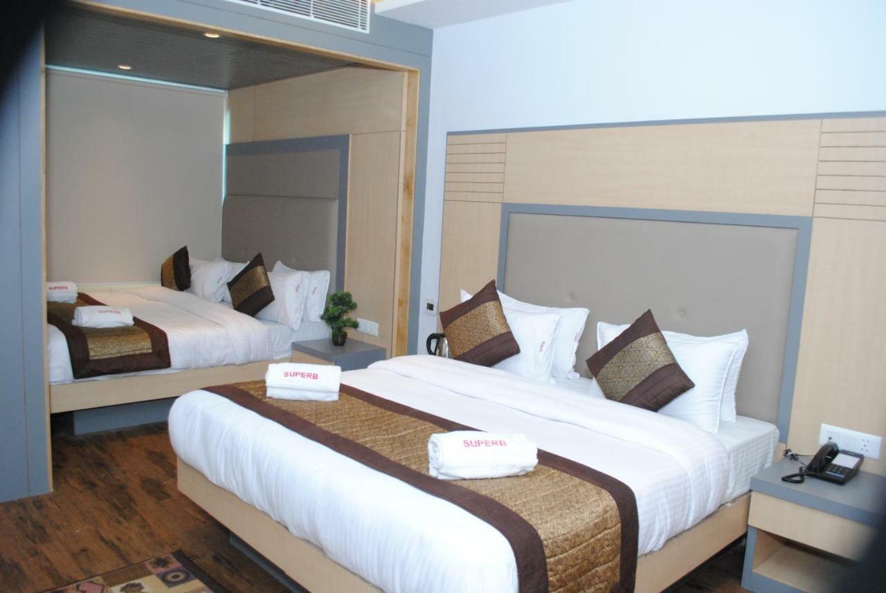 Hotel Superb 5 Mins Walk From New Delhi Station Esterno foto