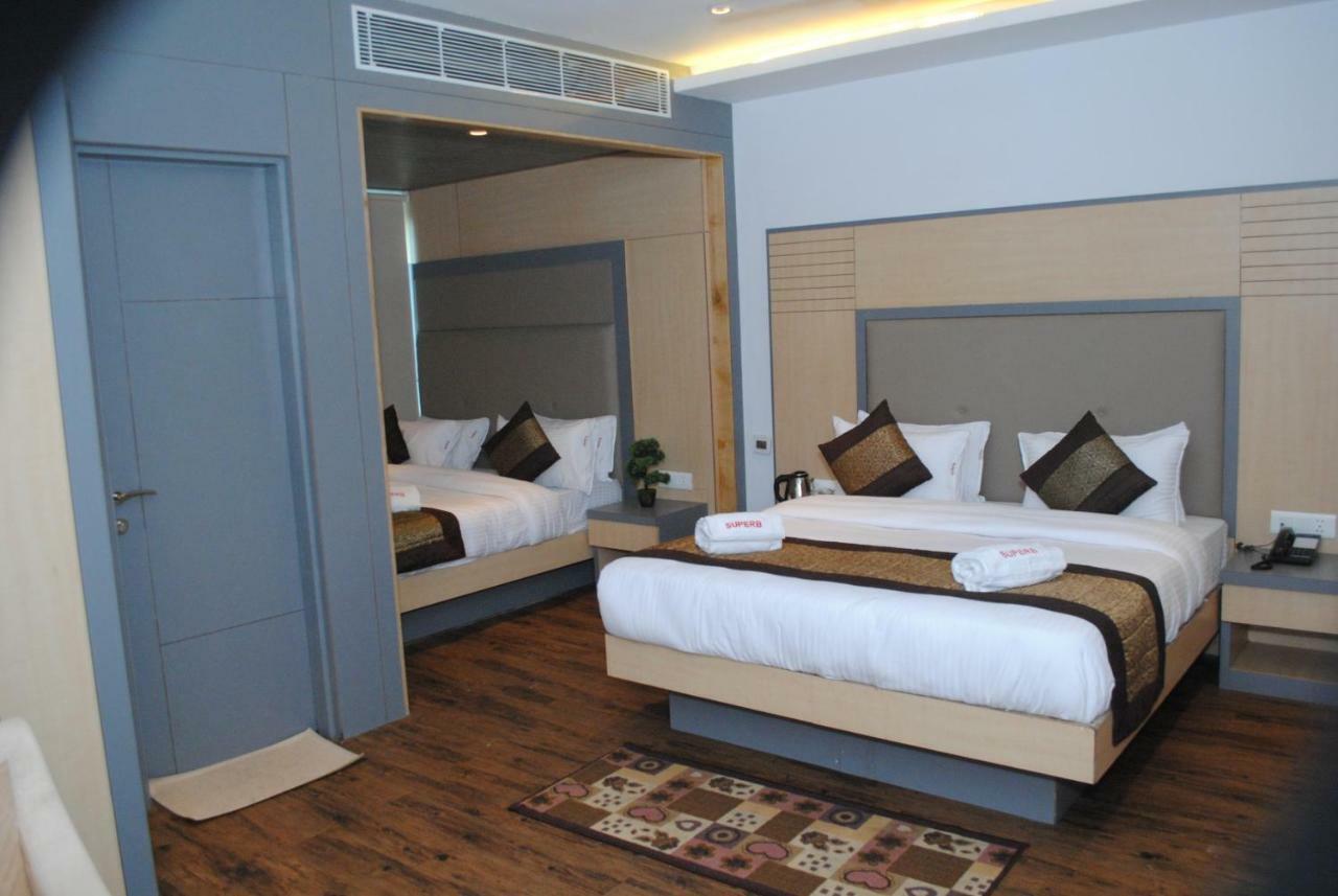 Hotel Superb 5 Mins Walk From New Delhi Station Esterno foto