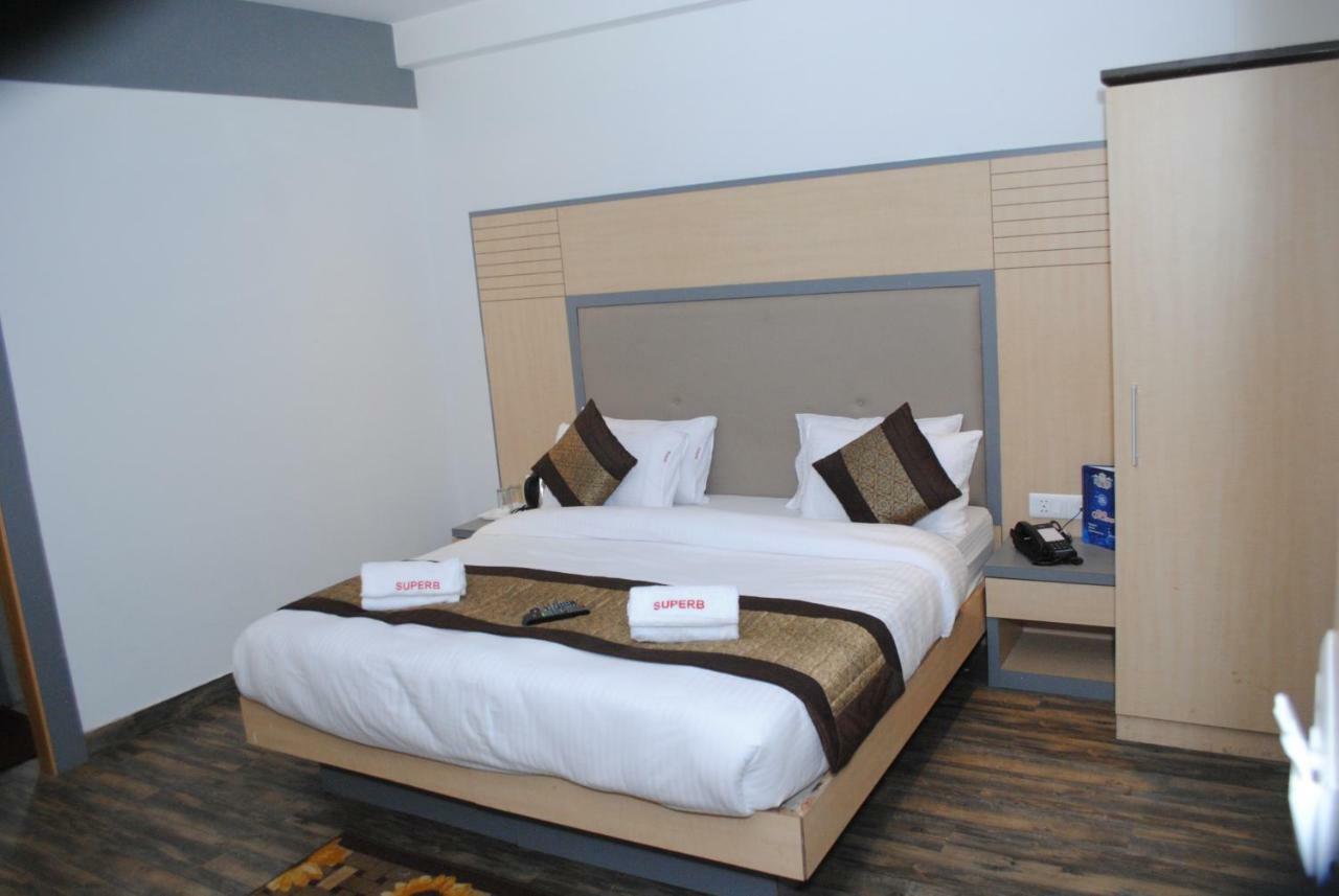 Hotel Superb 5 Mins Walk From New Delhi Station Esterno foto