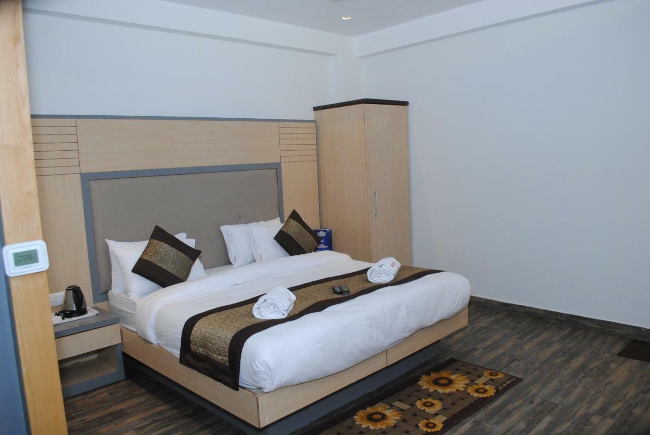 Hotel Superb 5 Mins Walk From New Delhi Station Esterno foto