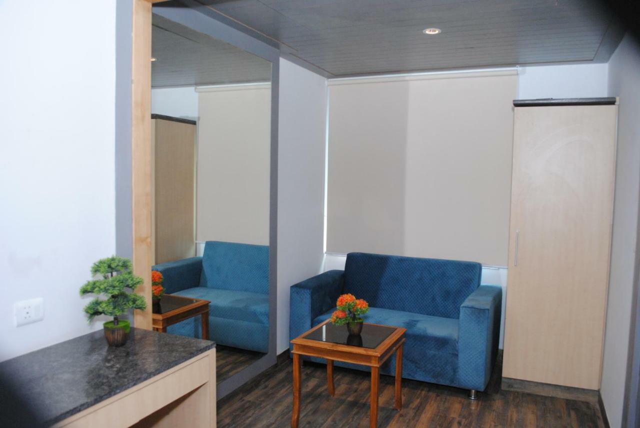 Hotel Superb 5 Mins Walk From New Delhi Station Esterno foto