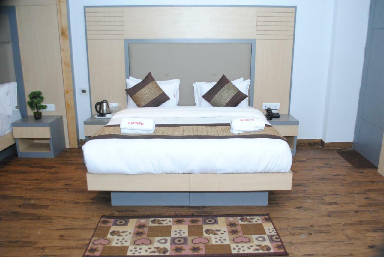 Hotel Superb 5 Mins Walk From New Delhi Station Esterno foto