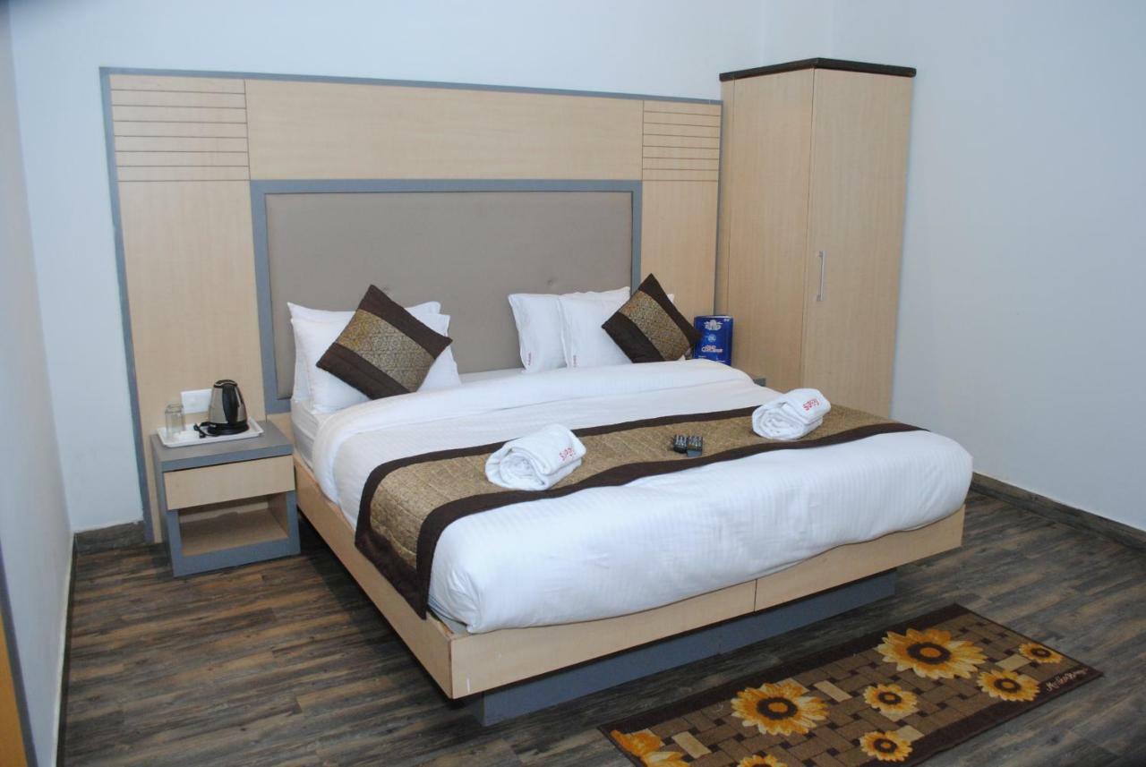 Hotel Superb 5 Mins Walk From New Delhi Station Esterno foto