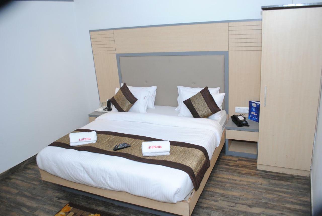 Hotel Superb 5 Mins Walk From New Delhi Station Esterno foto
