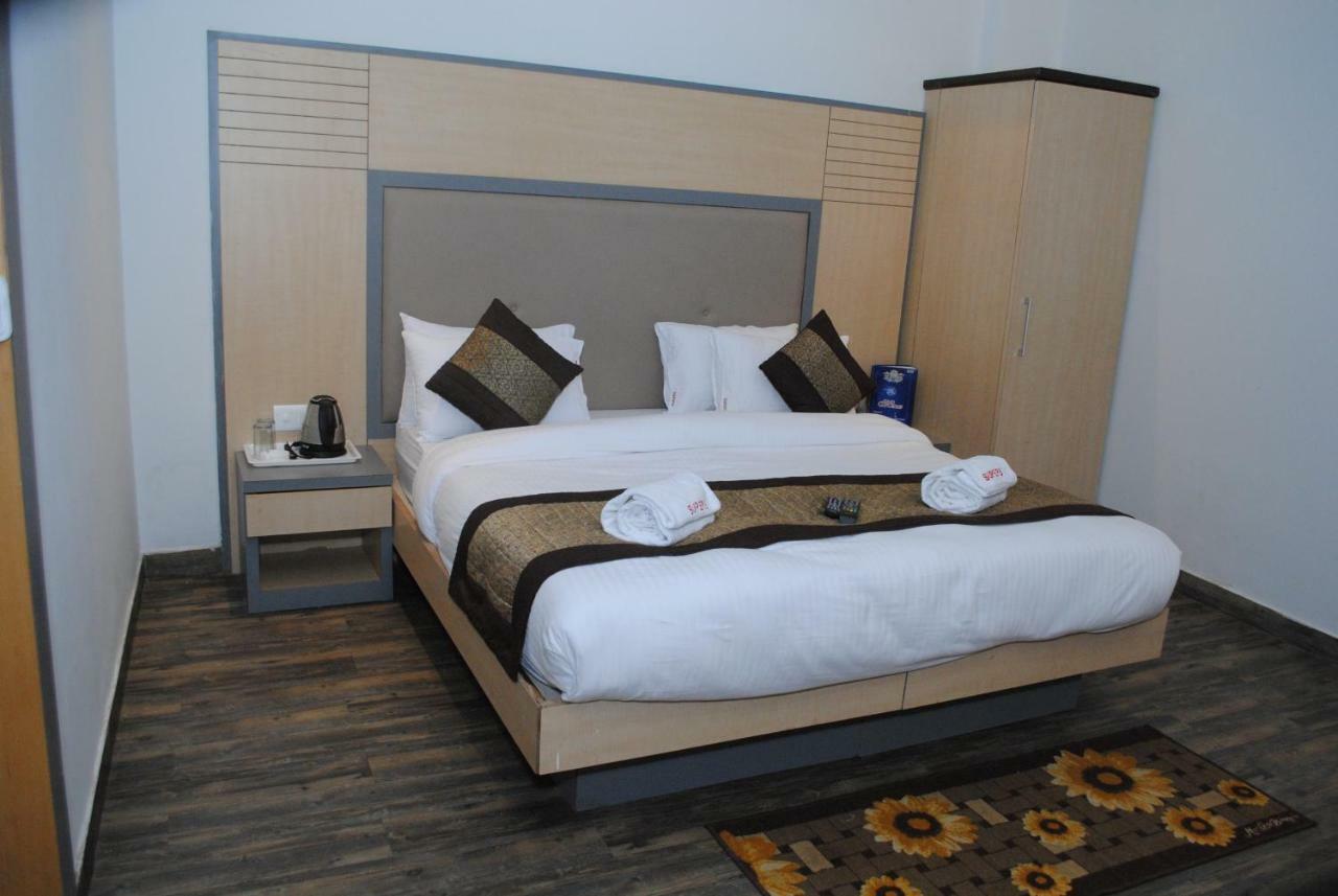 Hotel Superb 5 Mins Walk From New Delhi Station Esterno foto
