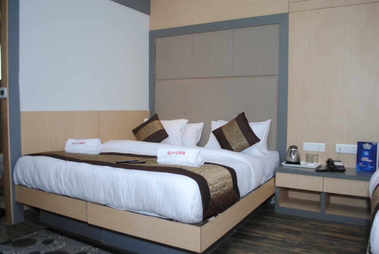 Hotel Superb 5 Mins Walk From New Delhi Station Esterno foto
