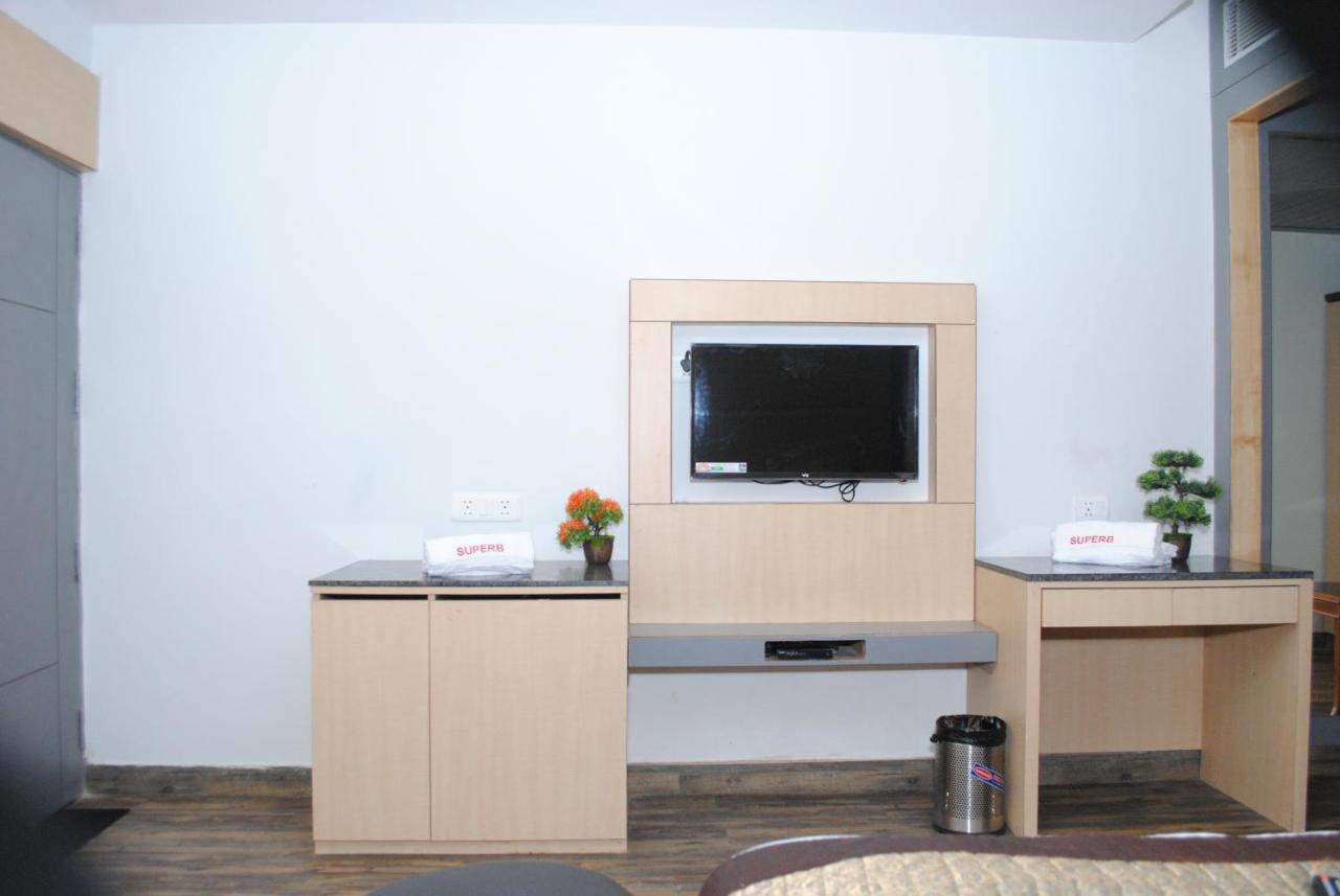 Hotel Superb 5 Mins Walk From New Delhi Station Esterno foto