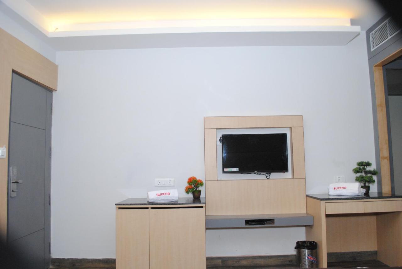 Hotel Superb 5 Mins Walk From New Delhi Station Esterno foto