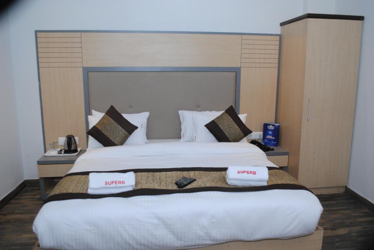 Hotel Superb 5 Mins Walk From New Delhi Station Esterno foto